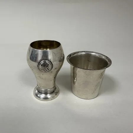 2 Pokaler, gravyr, 830/1000 Silver 48,7g.
