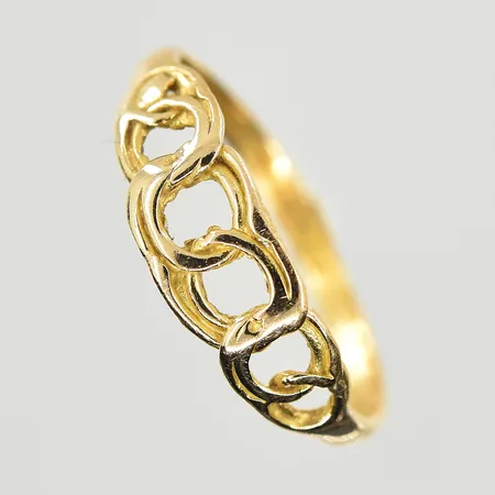 Ring Bismarck, stl 17, bredd 2-5 mm, ojämn skena, 18K. Vikt: 1,3 g
