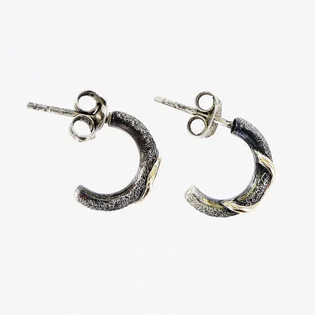 Ett par örhängen, 13x3mm, förgylld detalj, silver 925/1000. Vikt: 3,1 g
