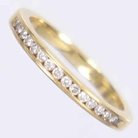 Ring med diamanter 16x ca 0,01ct, stl 15¼, bredd 2mm, 18K Vikt: 2 g
