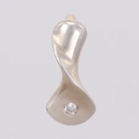 Hänge med vit sten, längd 15,4mm, bredd 6,4mm, 925/1000 silver Vikt: 0,9 g
