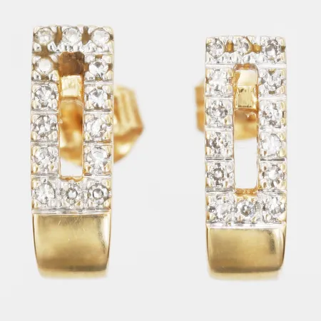 Ett par örhängen med åttkantsslipade diamanter, 28 x ca 0,005ct, höjd 13mm, bredd 4mm, 18K guld Vikt: 2,2 g