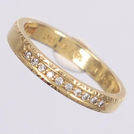 Ring med diamanter totalt 0,10ct enl. gravyr, stl 18, bredd 3mm, gravyr, 18K Vikt: 3,8 g