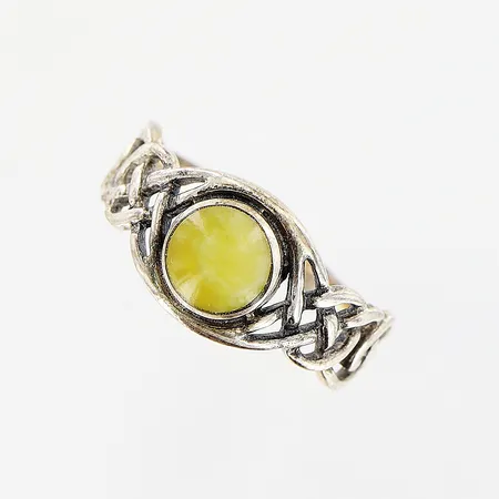Ring stl 18¾, bredd 2,5-10mm, gul sten, silver 925/1000. Vikt: 2,7 g