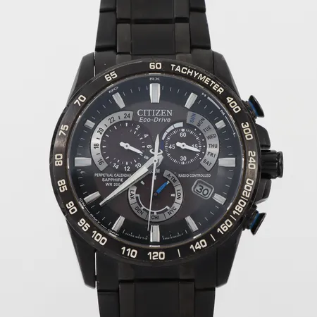 Herrur Citizen eco-drive perpetual calendar wr200 gn-4w-s-12g,diameter ca 44.5 mm, fungerar, inga tillbehör.