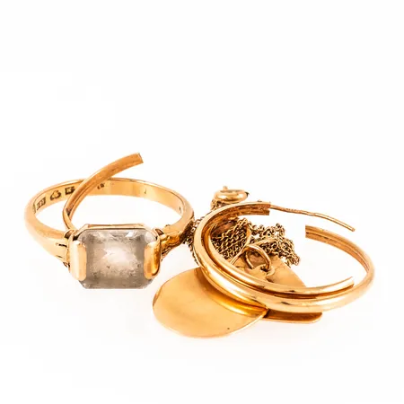 Diverse defekt/graverat guld i 18K. Bruttovikt: 11,2g. 