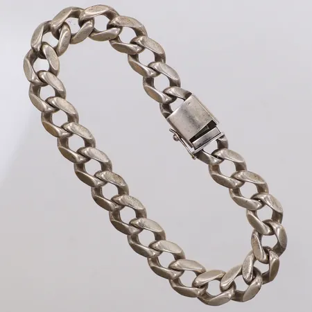 Armband pansar, längd 25,5cm, bredd 12mm, glapp i lås, repig, 925/1000 silver  Vikt: 79,7 g