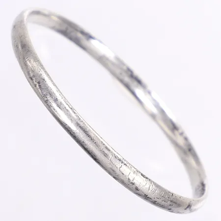 Armring, innermått Ø62mm, bredd 5,5mm, tillv. Randers Sølvvarefabrik, Danmark, importstämplad, slitage, silver 925/1000 Vikt: 24,4 g