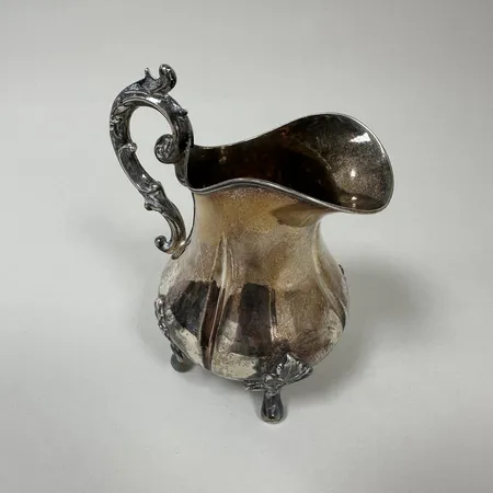 Mjölkkanna, höjd ca 12cm, gravyr, 830/1000 Silver 106,2g.