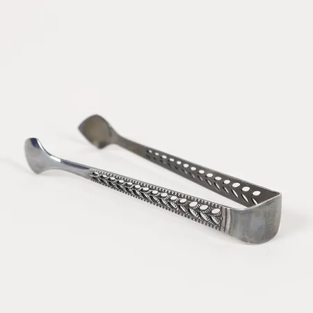 Sockertång med genombruten dekor, längd 10cm, bredd 5-10mm, 830/1000 Silver.  Vikt: 17,3 g