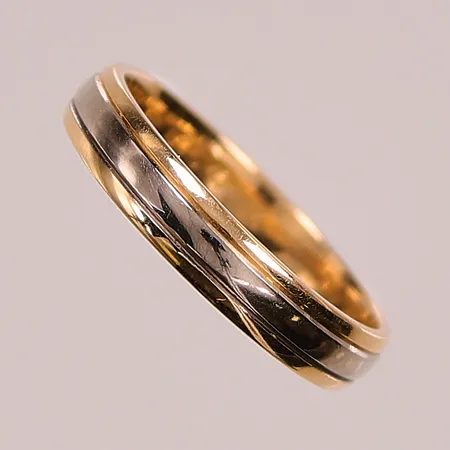 Ring, Ø17¾, bredd:4mm, 18K 4,1g.