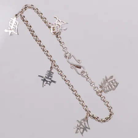 Armband ärtlänk med fem hängen, längd 18,5cm, bredd 3,1mm, hängets mått 16,2x11,8mm, GHA, 925/1000 silver Vikt: 7 g