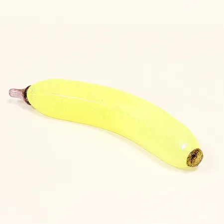 Glasskulptur "Frutteria" banan, Gunnel Sahlin, Kosta Boda, Artist Coll. 98912, ca 3,5x21,5cm. Skickas med paket.