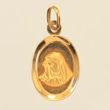 Hänge Madonna, längd 28mm inklusive ögla, bredd 14,4mm, 18K  Vikt: 2,6 g