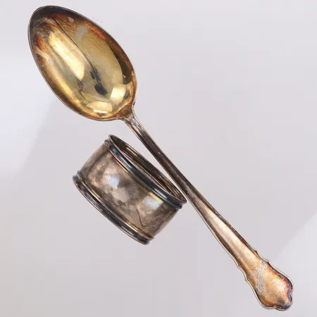Sked, servettring, gravyr, 830/1000 silver  Vikt: 45,5 g