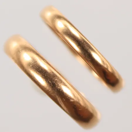 Släta ringar, gravyr, 18K Vikt: 7,7 g