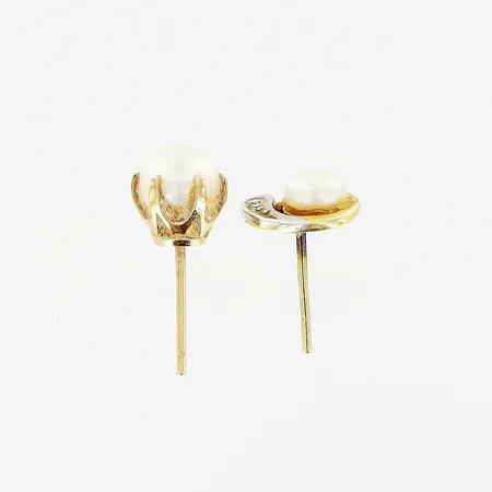 2 udda örhängen, pärlor, 18K, bruttovikt 1,5 gram.  Vikt: 1,5 g
