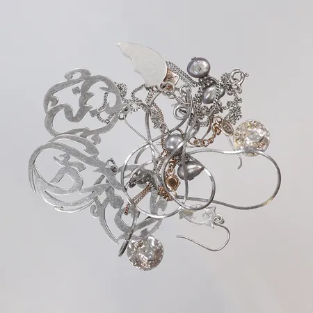 Diverse silver, delvis ostämplade, defekt/av,  Silver 830-925 Vikt: 22,2 g