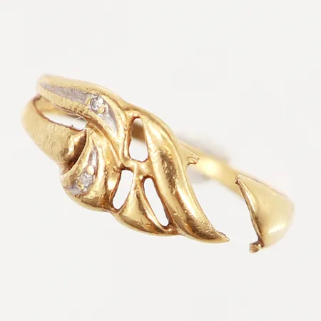 Ring med vita stenar, stl 16¾, bredd: 1-7,5mm, defekt, 18K Vikt: 1,6 g