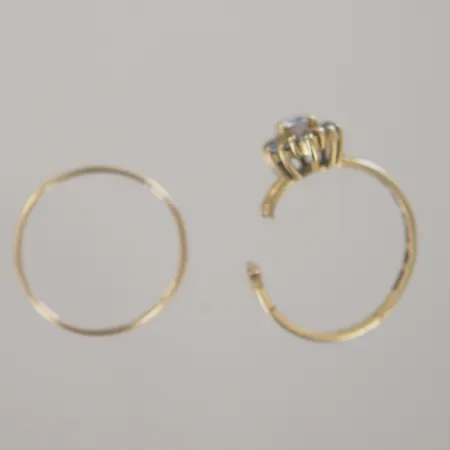 Ringar varav 1 med stenar, avklippt, gravyr, 18K Vikt: 4,8 g