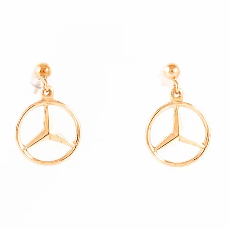 Hängande örhängen Mercedes i 18K guld. De är 11,7 mm breda, 18,3 mm långa och väger 1,7g. Snurrebussar saknas men nya i plast medföljer. 