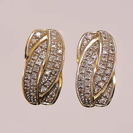Ett par örhängen, diamanter 70x ca 0,0025ct, 12mm, 18K 2g.