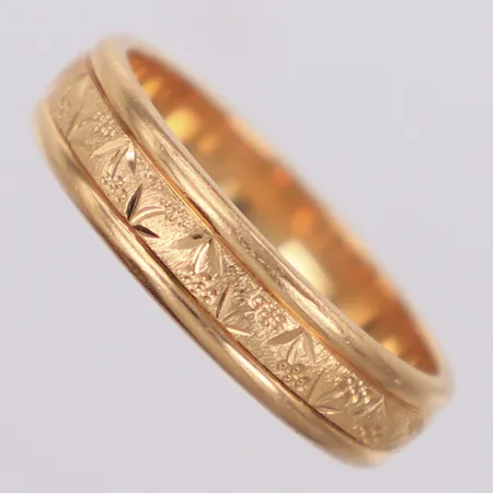 Ring, stl 20, bredd: 5,5mm, 18K Vikt: 6,9 g