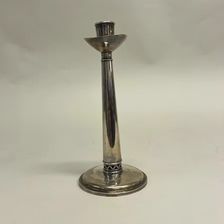 Ljusstake, höjd 20cm, fylld botten, skev, 830/1000 silver. Bruttovikt 149,3g 