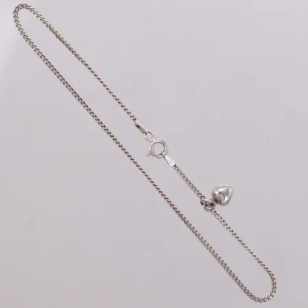 Armband pansar med hänge hjärta, längd 24,5cm, bredd 1,6mm, hängets mått 11,2x6,4mm, 925/1000 silver Vikt: 2,5 g