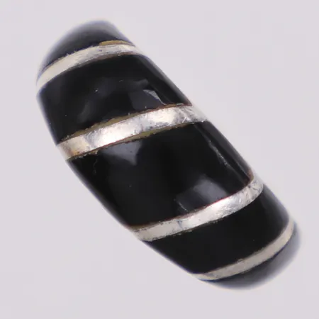 Ring med svarta plastdetaljer, stl16¼,  bredd 8,7mm, silver 925/1000  Vikt: 3,6 g