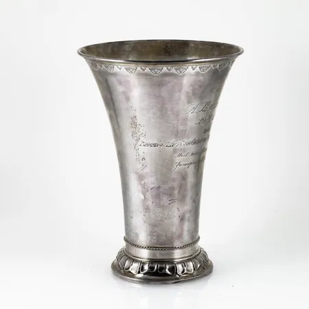 Pokal i silver (830/1000). Gravyr. 329,4g. 