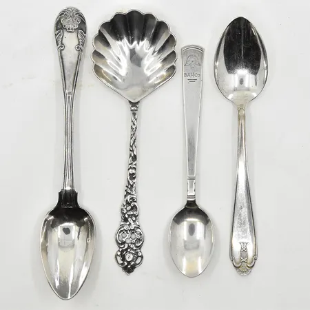 4 olika skedar, längd 10½-13½ cm, silver. Vikt: 50,6 g