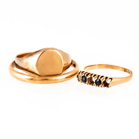 Diverse defekt/graverat guld i 18K. Vikt: 10,6g. 