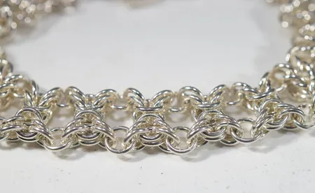 Armband Handgjord ,Längd 20 cm , Bredd , 10 mm. Nyskick! Vikt: 28,7 g