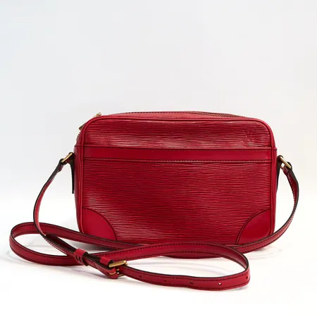 Väska, Louis Vuitton Trocadero 23 Epi Red, 23 x 15 x 6cm, datumkod: MI8911, November år 1989 Frankrike, åldersbetingat slitage, blixtlås till innerfack något trögt, inga tillbehör, 