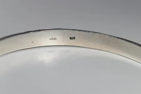 Armband  mönstrad  diam 64,63 x 56,61 mm, Bred 6 mm ,silver 925/1000 Vikt: 26,3 g