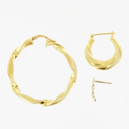 3 udda örhängen 18K, 4,4g ( 1 udda örhänge förgylld metall ej medräknat i vikt).