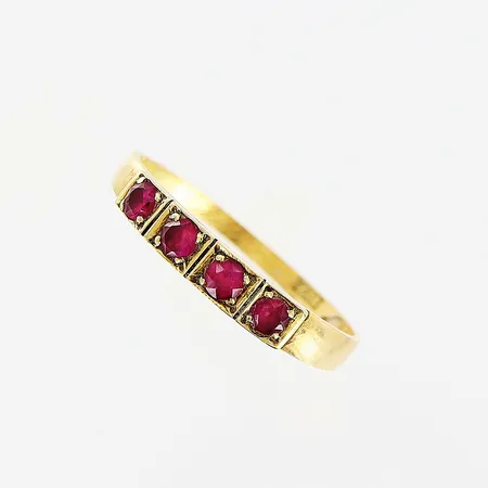 Ring, rosa stenar, stl 18¾, bredd 1,5mm, gravyr, 18K.  Vikt: 1,7 g