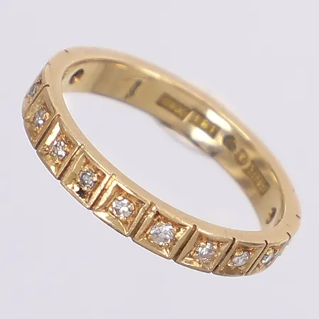 Ring med diamanter 13x ca 0,01ct, stl 18, bredd 3mm, 18K Vikt: 3,9 g