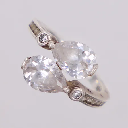 Ring, Thomas Sabo, vita stenar, stl 17¾, bredd 2,1 - 14,9mm, Silver 925/1000  Vikt: 5,3 g