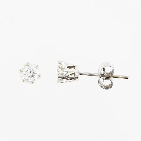 Ett par örhängen, Ø5mm, diamanter 2 x ca 0,23ct, ca W/SI, vitguld, 18K Vikt: 1,3 g