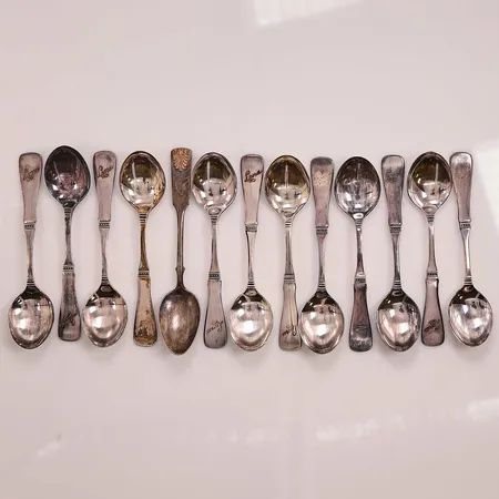 12 Kaffeskedar, 11cm, gravyr, 830/1000 Silver 151,8g.