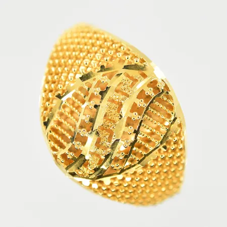 Ring, filigran, stl 17½, bredd 3-14 mm, ojämn skena, 21K. Vikt: 3 g