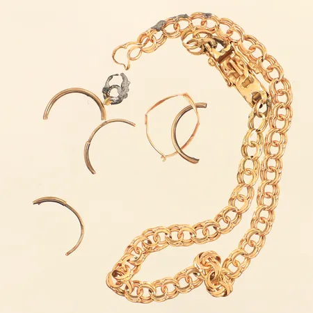 Diverse guld, del ej guld, 18K  Vikt: 7 g
