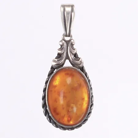 Hänge med brun sten troligen bärnsten, 31x13mm, silver 925/1000 Vikt: 2,3 g