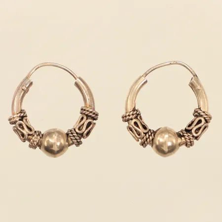 Ett par örhängen, Ø16-18mm, silver Vikt: 3,2 g