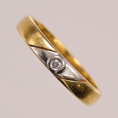 Ring, diamant ca 0,03ct, Ø18¼, bredd:3mm, 18K 5,4g.