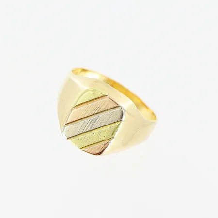 Klackring, vit/gul/rödguld, stl 18, bredd 3,5-13mm, skev skena, smärre bucklor, 18K.  Vikt: 4,7 g