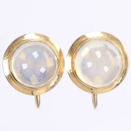 Ett par örhängen med vita stenar, Ø14mm, finska stämplar, skruvlås, 14K Bruttovikt: 3,9g Vikt: 3,9 g