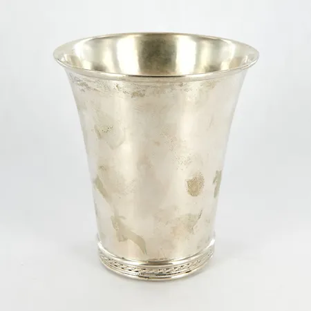 Vas, 12cm, Ø11cm, bucklor/skevheter, silver 830/1000 Vikt: 214 g